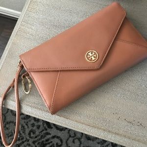 Tory Burch Robinson Envelope Wristlet